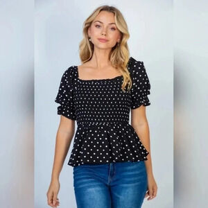 HP! 🎉 Woman's Short Sleeve Polkadot Woven Top